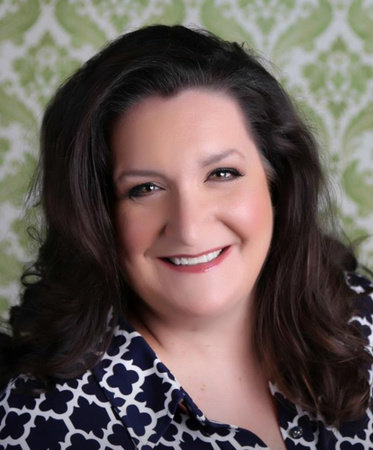 Photo of Laura Marie Altom