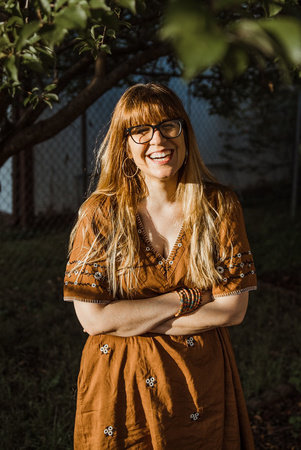 ali hazelwood author photo